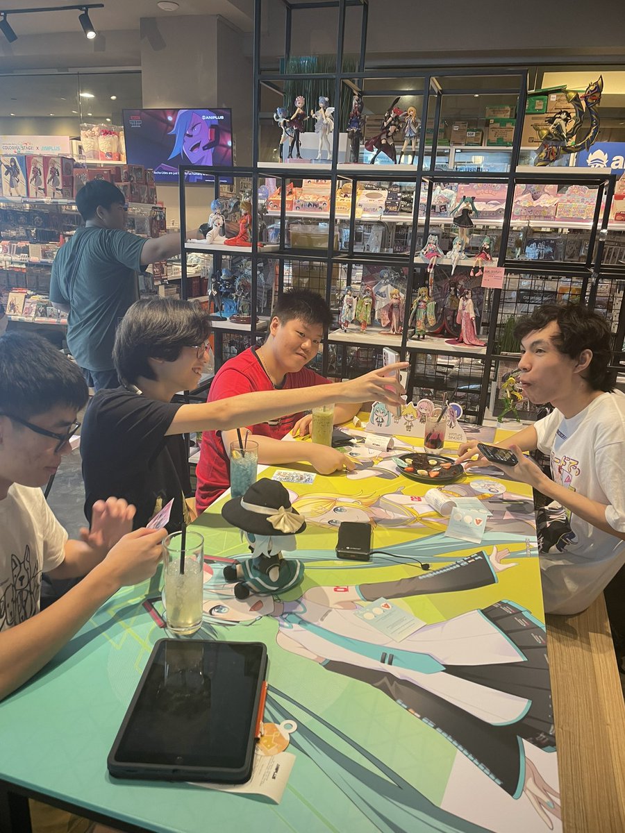 ForcedToPay23's tweet image. #HatsuneMikuColorfulStage cool cafe