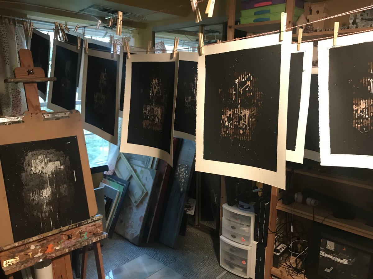 Had some people asking me about the differences between my various AI Imagined Faces releases- Here is an overview from the first pieces in 2017 to the new Reflections and metallic paintings... link in first comment.