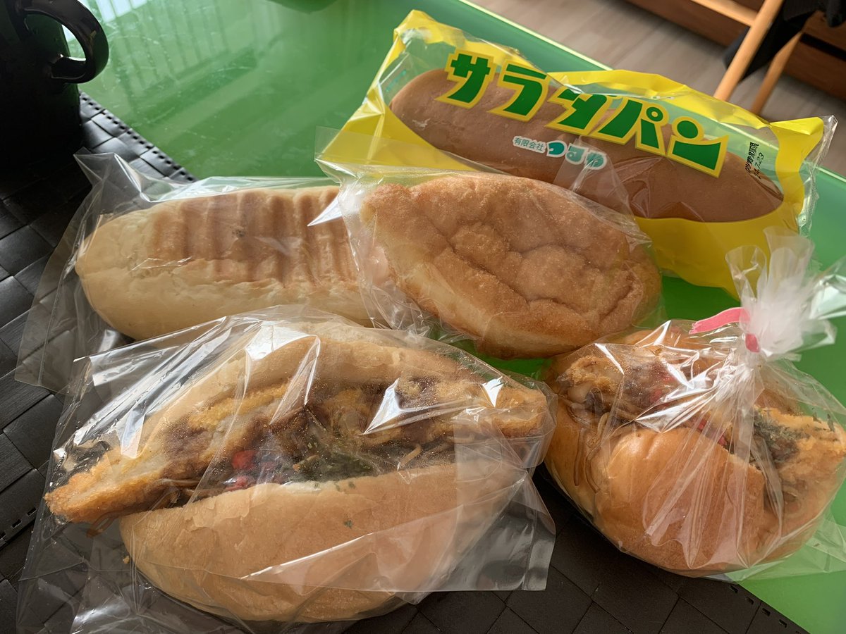 nobe_yan's tweet photo. 今年の夏の思い出
#炊き込みご飯わくわく舎  さんの影響で福井に旅行へ
武生のパン屋さんぴっころで焼きそばパンとコロッケパンのハイブリッドパン　そばコロなどを買い込む
お昼に大根おろしがめんつゆに入ったお蕎麦もいただいた https://t.co/oFyF9RxzxE