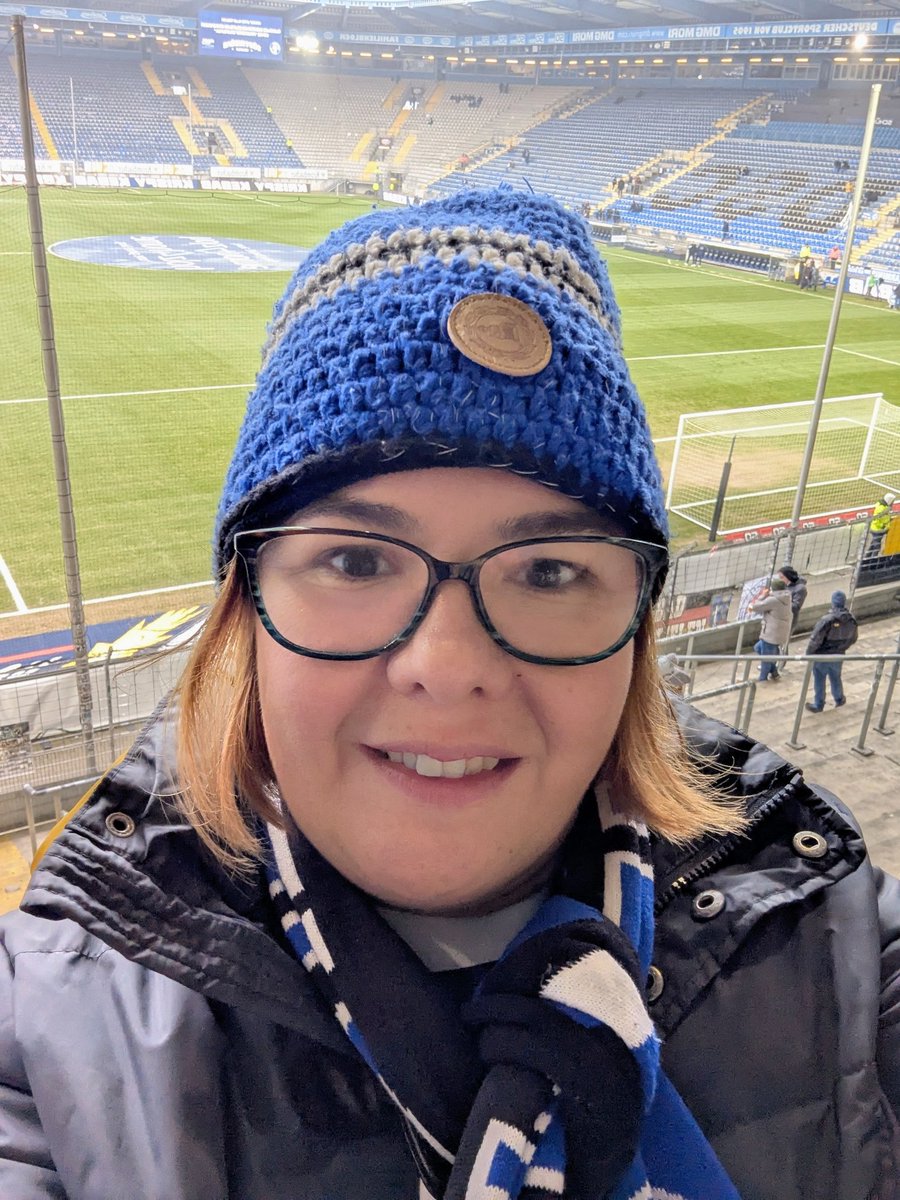 KatjaHuber2's tweet photo. Letztes Heimspiel vor der Winterpause für unseren DSC.Ich gebe natürlich wieder alles🖤🤍💙. Auf ein schönes Spiel. https://t.co/Fyi88FkfEM