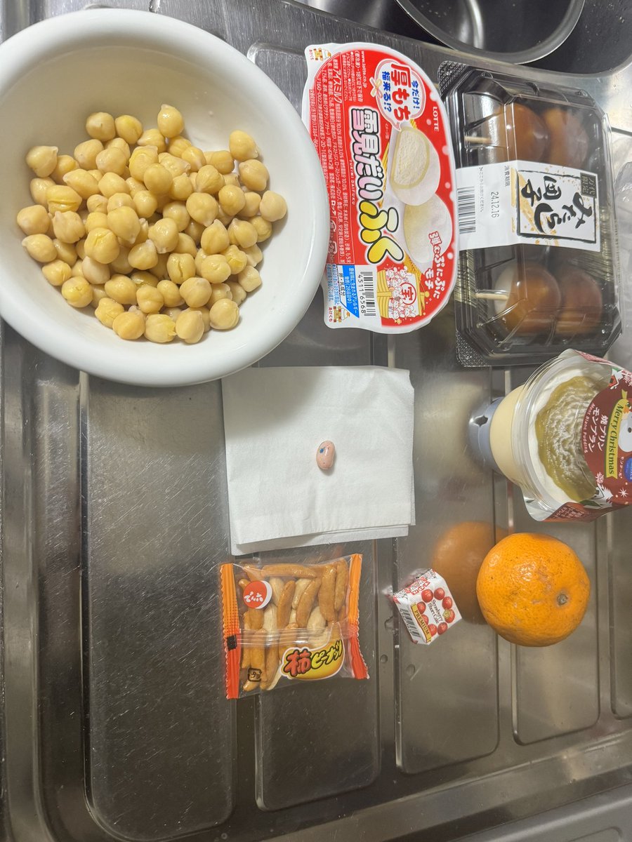 bearbeardayo's tweet photo. 今夜のイカれたメンバー(闇カレー)を紹介するぜぇ(サンホラ風)
チーズは冷凍だから溶かしこんでます(๑'ڡ'๑)୨♡
#IRIAM https://t.co/MGU4ITF2Zy