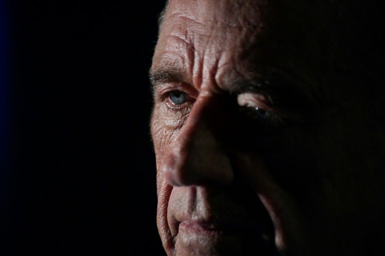 Washington (AFP) - Las teorías conspirativas sobre el asesinato del presidente John F. Kennedy han flotado en los márgenes de la política estadounidense durante décadas. Ahora su sobrino Robert F. Kennedy Jr. podría llev