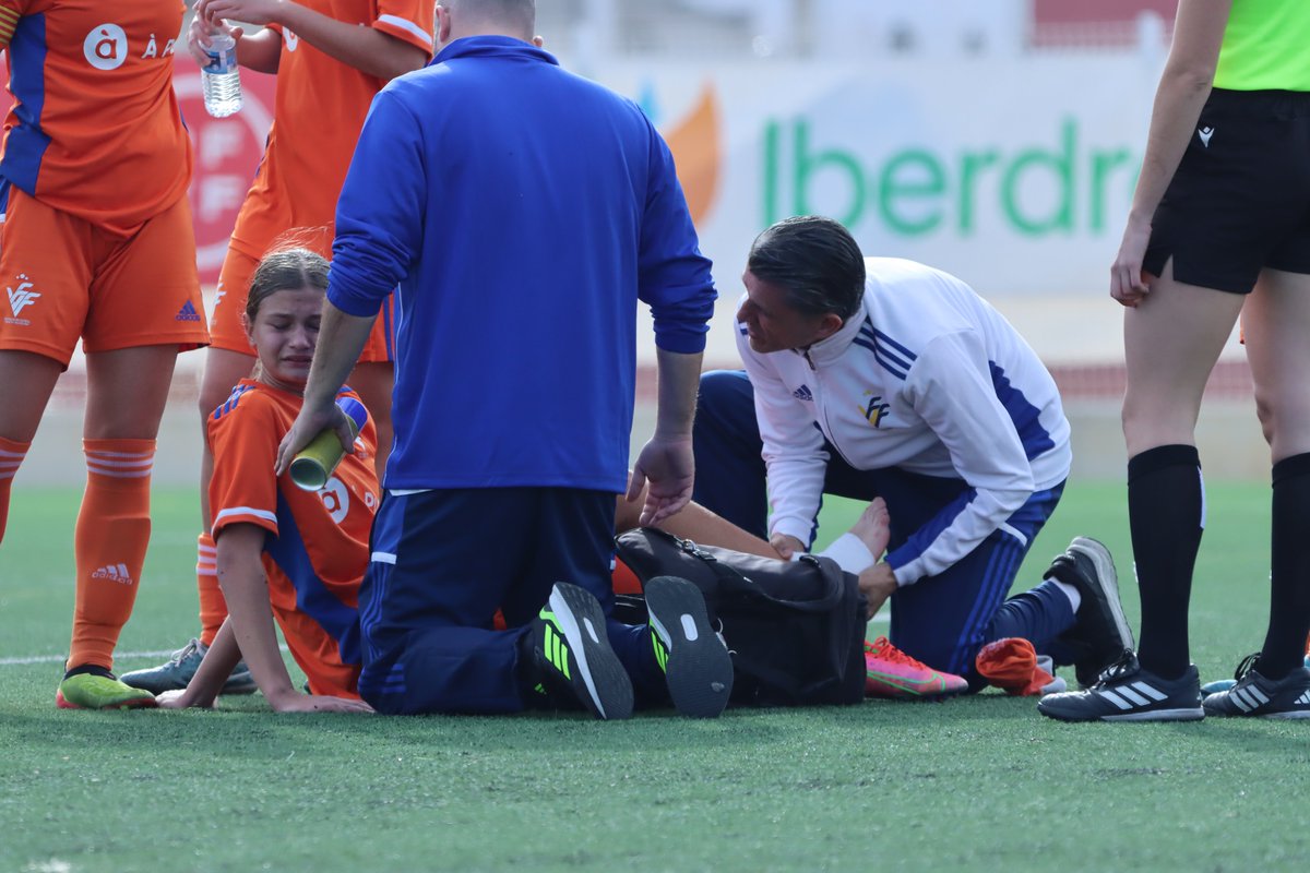 FFCV_info's tweet photo. @ferriluna10 @FedExFutbol @LUDfemenino @Rober7Fisio [ 41' ] Comença la segona part sense les lesionades Paulina i Irene Soler.

Han entrat Àngela i Sánchez.

0️⃣ @FedExFutbol 
            🆚 
1️⃣  Selecció Valenta sub16 🔵🟠

#SomValenciana #SanJavier2024 https://t.co/yy5JVInvoS