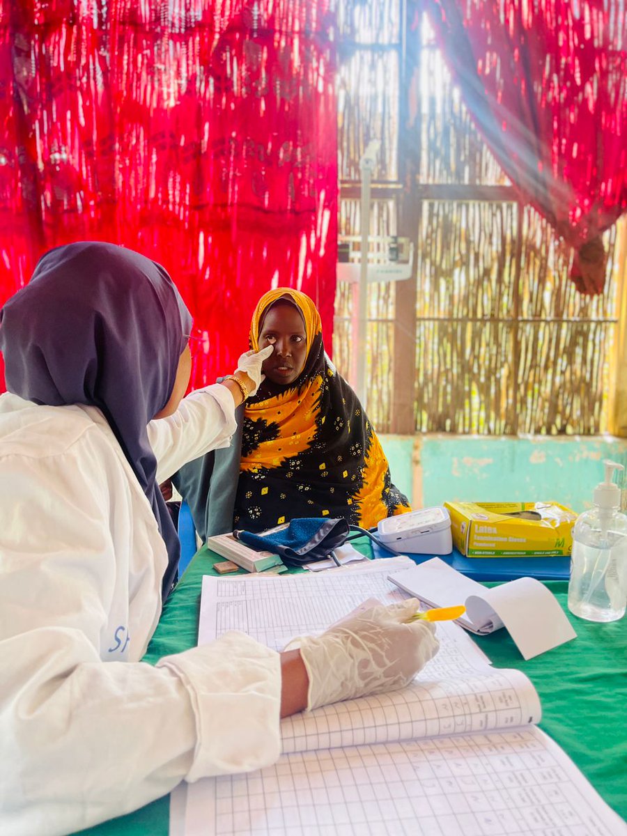 Aid_Vision's tweet photo. Aid Vision staff providing free OPD consultations, vaccinations, skilled delivery services, health and hygiene education, as well as ANC and PNC services to the IDPs in Deynile District, Banadir Region, Somalia, with the generous support of the Somalia Humanitarian Fund. https://t.co/9PfUCcDELV