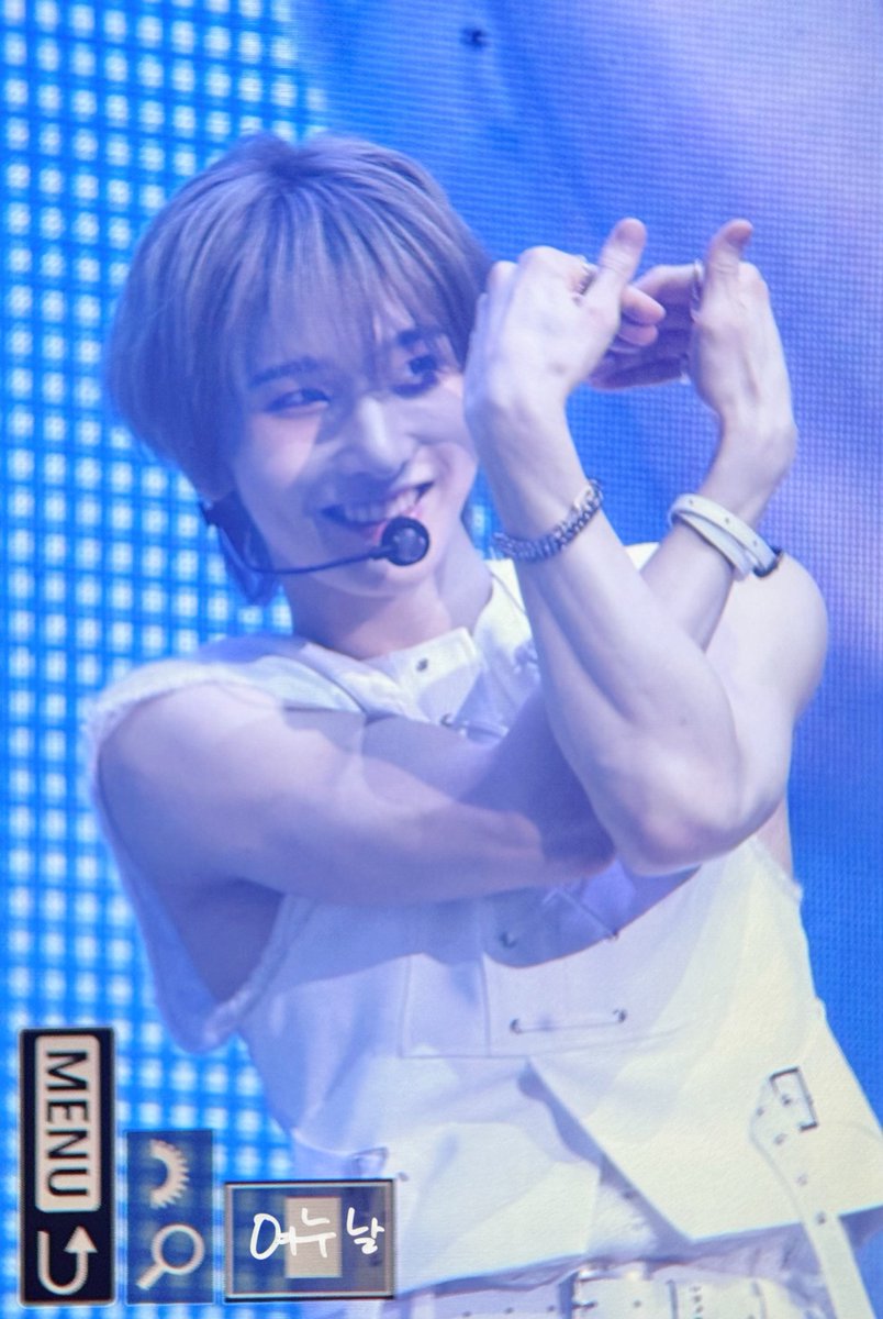 241214 미니 라이브 IN YOUR DAY 1부

🐶🫶🏻

#연우 #YEONWOO
#나우어데이즈 #NOWADAYS