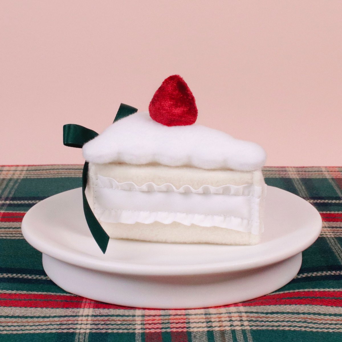 RT 추첨 한 분께 벨벳 스트로베리 케이크 
홀리데이 버전을 보내드립니다 🍰🕯️