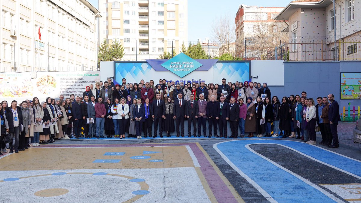 İl Müdürlüğümüzce düzenlenen "Türkiye Yüzyılı Maarif Modeli Cumartesi Atölyeleri" İl Millî Eğitim Müdürümüz Murat Mücahit Yentür'ün  katılımıyla Bağcılar Ragıp Akın İlkokulu'nda gerçekleştiriliyor.
<a href="/tcmeb/">Millî Eğitim Bakanlığı</a> <a href="/Yusuf__Tekin/">Yusuf Tekin</a> <a href="/istanbulilmem/">İstanbul İl Millî Eğitim Müdürlüğü</a> <a href="/MucahitYentur/">Murat Mücahit Yentür</a>