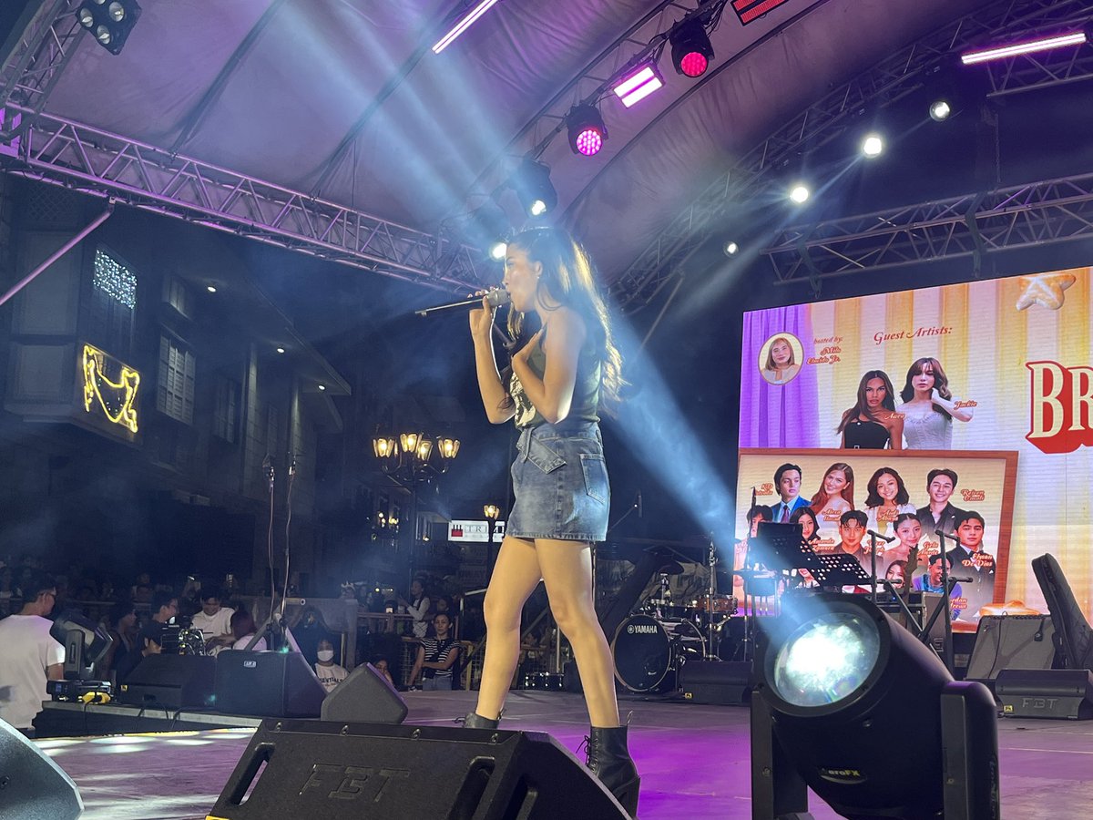 StarCinema's tweet photo. Bakit ba kinikilig na naman kami sayo, Alexa?

Catch her LIVE here at Biñan Plaza for #ATBILaguna 🍞

Sama-sama tayong manood ng #AndTheBreadwinnerIs, a film by Jun Robles Lana and an official entry to the 50th MMFF! 🎄 #MMFF50

Get your tickets now!

SM CINEMAS
iOS: https://t.co/ZWGMm2Ldkr
Play Store: https://t.co/i1SV16ECos
🎟: SM Cinema ticket booths