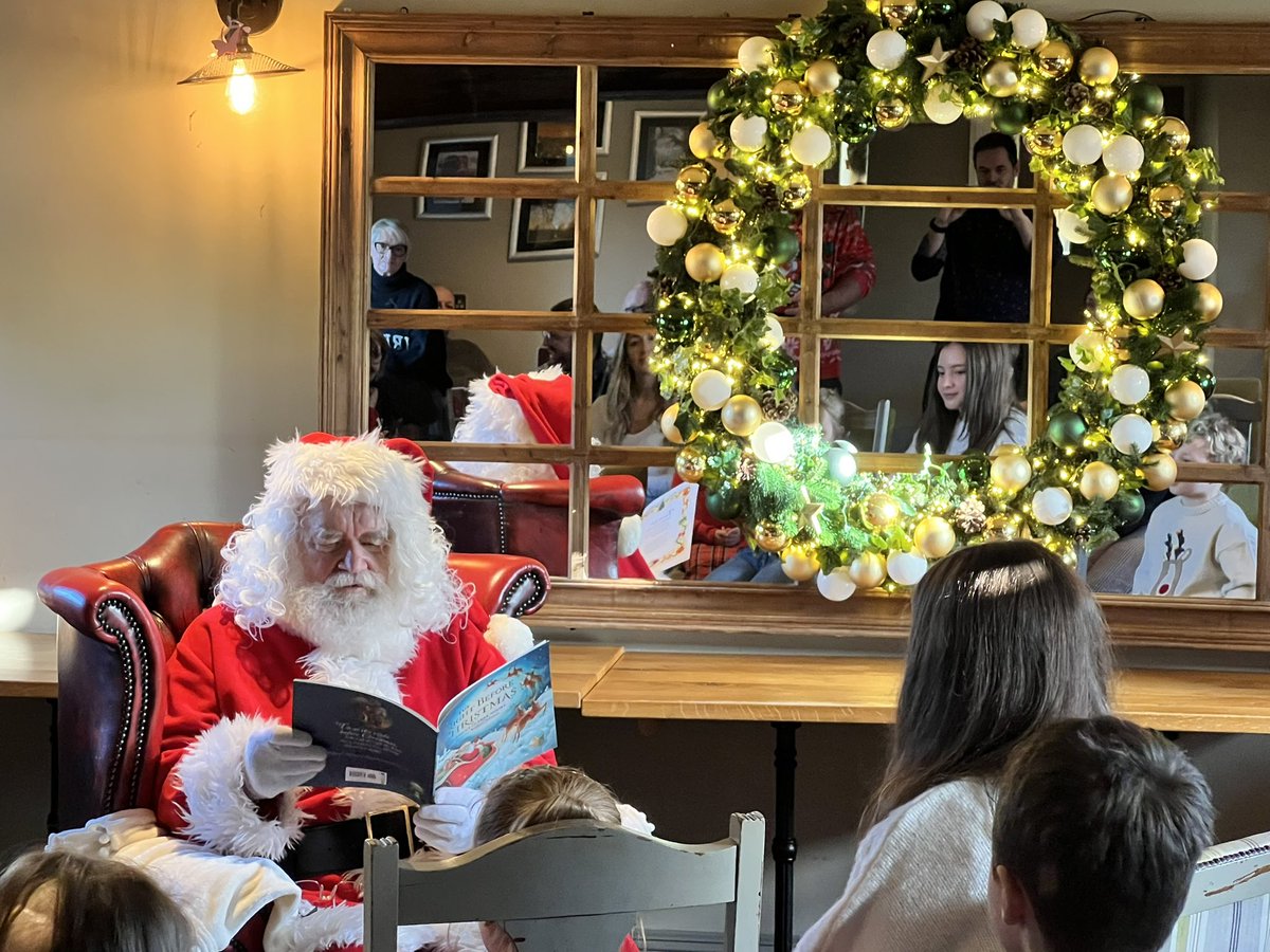 wrightyboyandy's tweet image. Fantastic morning with the big man @AntrobusArms. Breakfast was awesome, great atmosphere, well run. What a lovely event. Thank you xx #breakfastwithsanta #FullEnglish #Britishpub #Villagepub