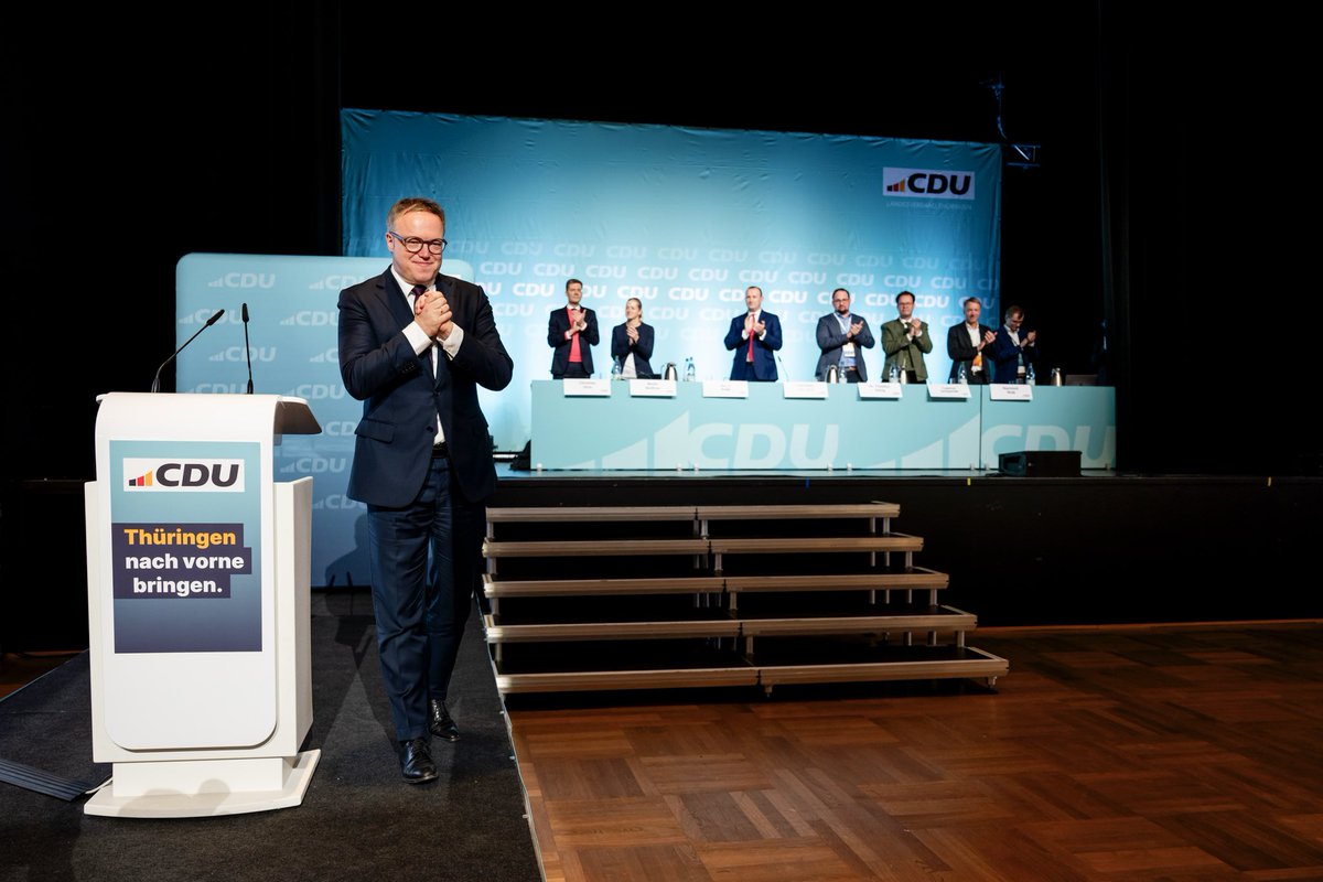 mariovoigt's tweet image. Es ist, wie Helmut Kohl schon immer sagte: Die CDU ist eine Familie, die zusammensteht. Und Parteitage sind das schönste Familientreffen.

Weiterhin Vorsitzender meiner Partei bleiben zu dürfen, erfüllt mich mit tiefer Dankbarkeit und auch großem Stolz. Danke für das Vertrauen!