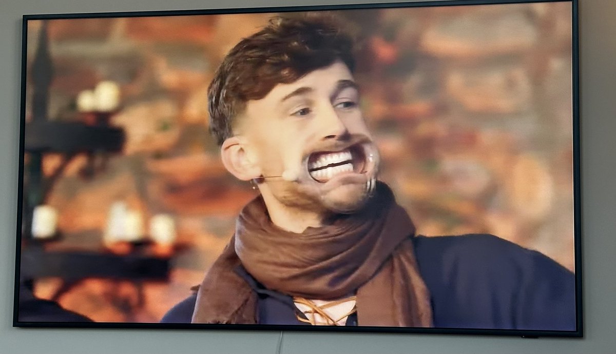 AnnCecilieN's tweet image. I’ve never been more attracted to Mike than I am now. 🤭 #TraitorAtCulinaryCastle #SortedFood