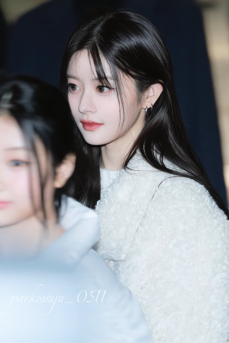 241214 ICN💌

#아일릿 #ILLIT #민주 #MINJU