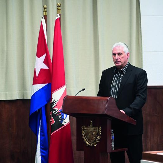 🇨🇺 #Cuba|... Cuatro prioridades que nos hemos planteado:
1️⃣ Fortalecimiento de la unidad.
2️⃣ Perfeccionamiento de la labor ideológica.
3️⃣ Aseguramiento político a las medidas económicas, y
4️⃣ Enfrentamiento a las tendencias negativas presentes en la sociedad.
#IXPlenoDelCCPCC