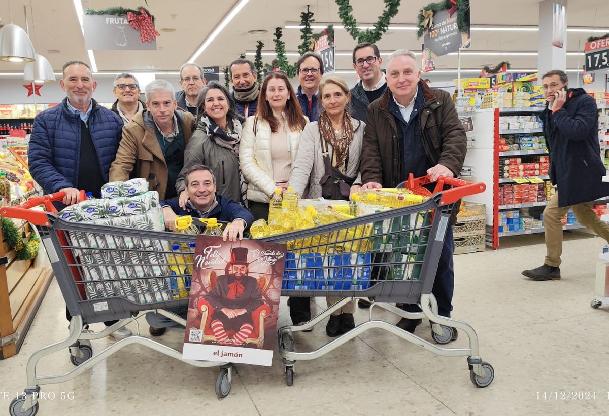 La ya tradicional entrega de alimentos a nuestras admiradas Hermanas de Santa Ángela de la Cruz.  #peñasevililstanervionsolidario #sevillismosolidario #sevillismohoy #sevillismoyalgomas