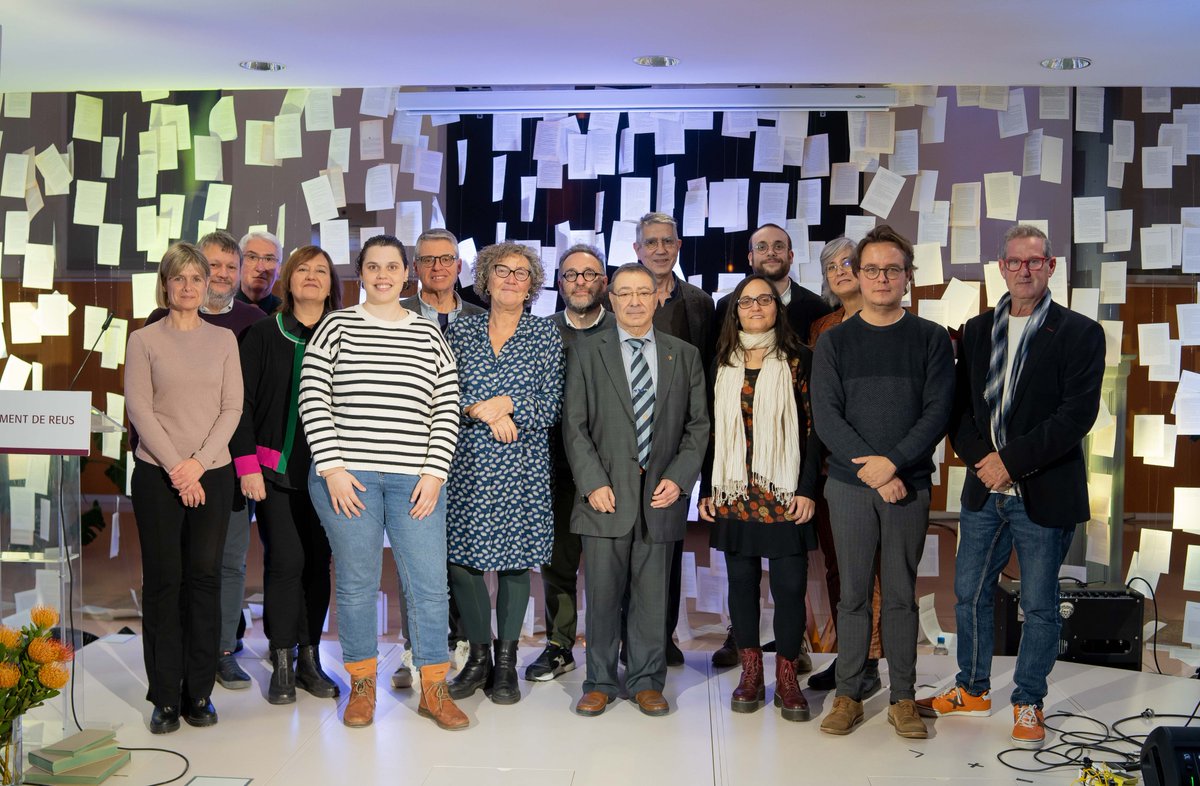 🏅 Ahir al vespre es van atorgar els XLIII Premis Literaris Baix Camp per a joves escriptors i escriptores a la Biblioteca Xavier Amorós de Reus.

Joan Moragues, Laura Masmiquel i Pau Bosch han estat els guardonats en les diverses categories.

ℹ️ omnium.cat/ca/?p=426470