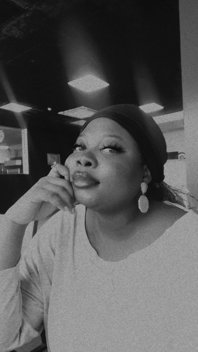 evelyn_Omoba11's tweet photo. Build like am athlete!🤓🤪
#SaturdayVibes  #jwgirlies #girlfrienddate https://t.co/rWMlV5AE3m