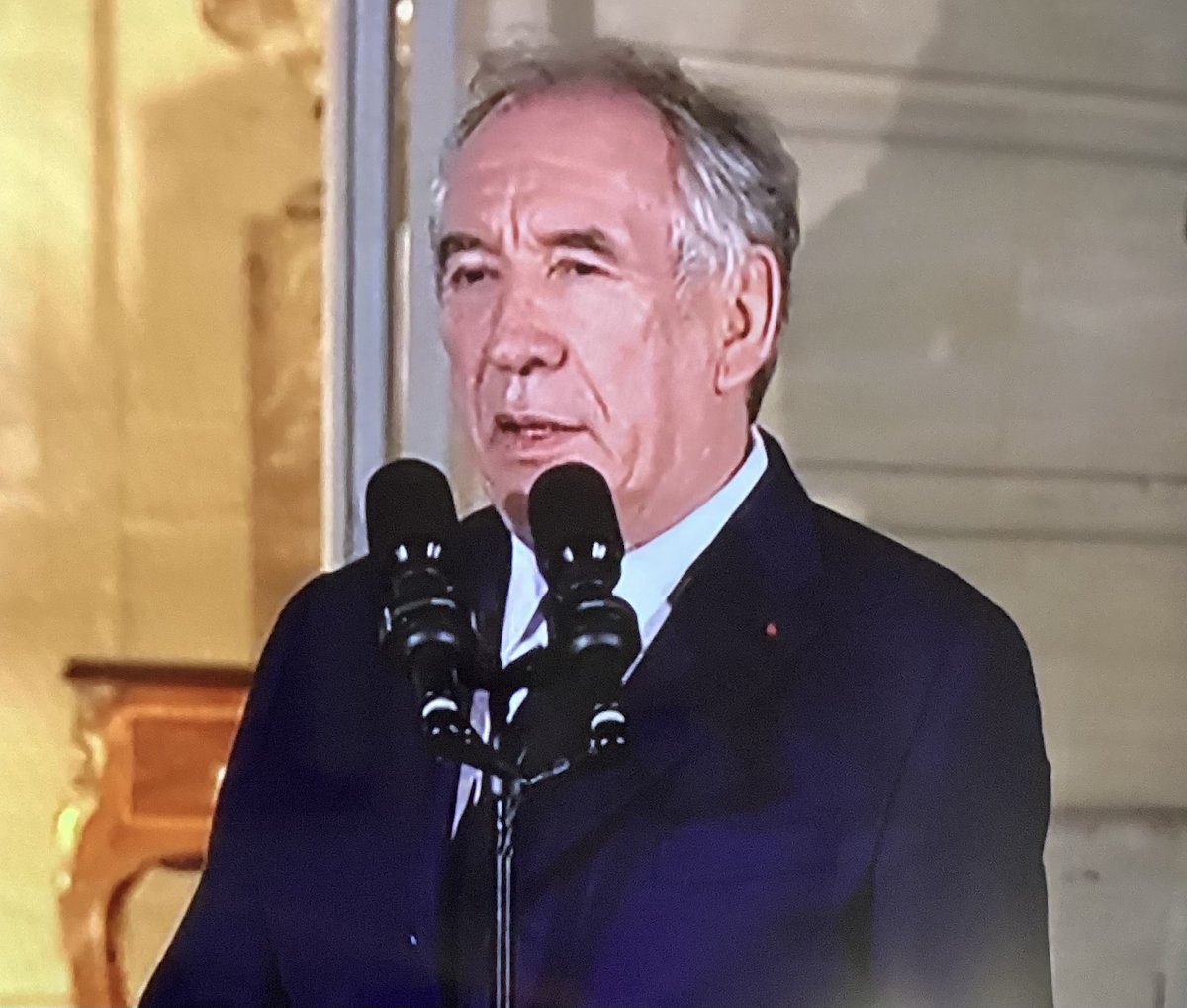 abega_mathieu's tweet photo. FRANCE POLITIQUE ACTUALITÉ... 
 UN AFRICAIN EN PRIVÉ DONNE SON AVIS SUR LA NOMINATION DE FRANÇOIS BEYROU, EN TANT QUE PREMIER MINISTRE DE FRANCE. 
" C'EST BON CHOIX POUR LA FRANCE " " PARCE QUE MONSIEUR FRANÇOIS BEYROU, EST UN HOMME DE CONVICTION " https://t.co/DHu12J0nW6