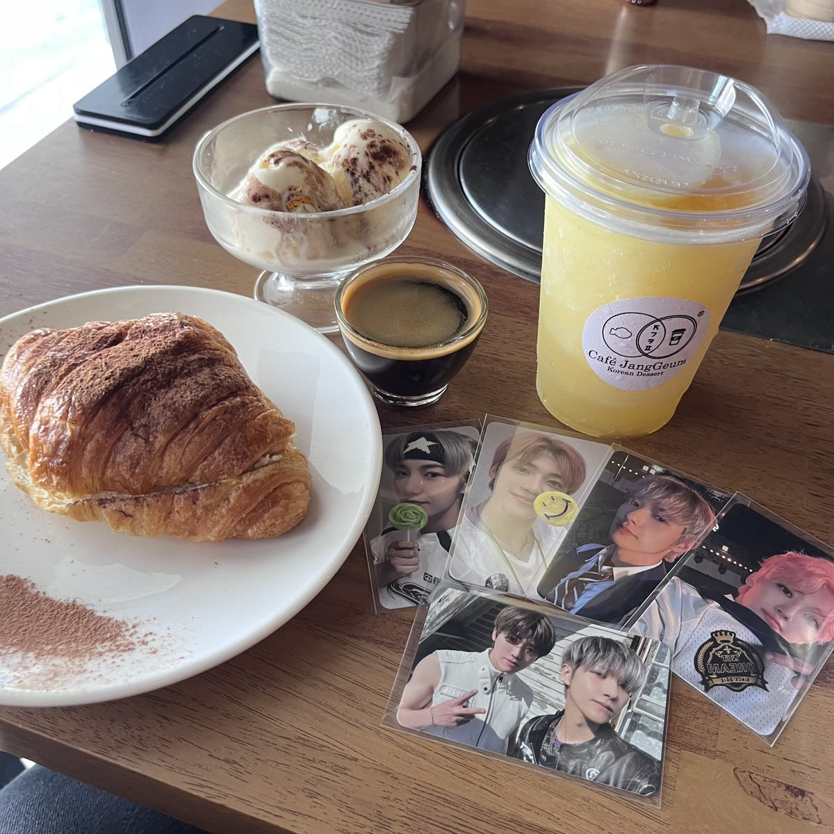 chenjwiT_T's tweet image. had so much fun na mag-ingay at mamigay ng freebies! thank you renmin idily cse, see you on the next one! 💖

#JaemrenDrunkInLove