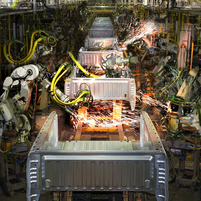 IA_Noelia_'s tweet photo. 11. Robert Williams, un trabajador de la línea de ensamblaje de Ford, fue la primera persona en la historia en morir a causa de un robot cuando un brazo robótico lo golpeó en 1979. https://t.co/EumgO6G5Bk