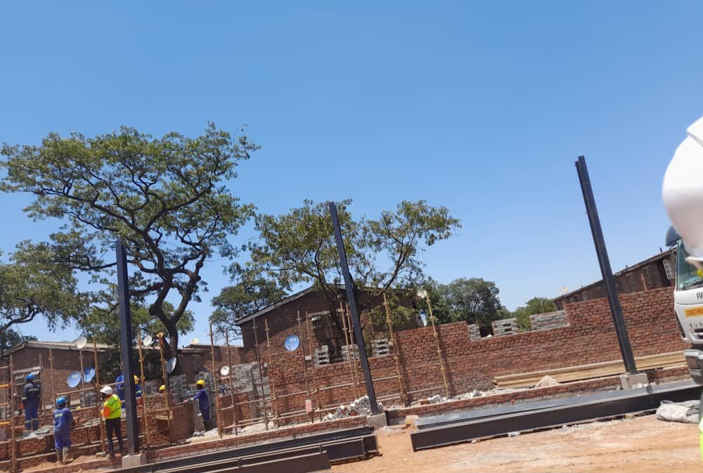 thezwpatriot's tweet image. The Mbare Musika Traders Market reconstruction is 65% complete and on track to open by year-end. A game-changer for traders and Zimbabwe&apos;s economy! #MbareMusika #ZimbabweDevelopment #SmartMarket

Read full article: zimbabweanpatriot.co.zw/2024/12/14/mba…