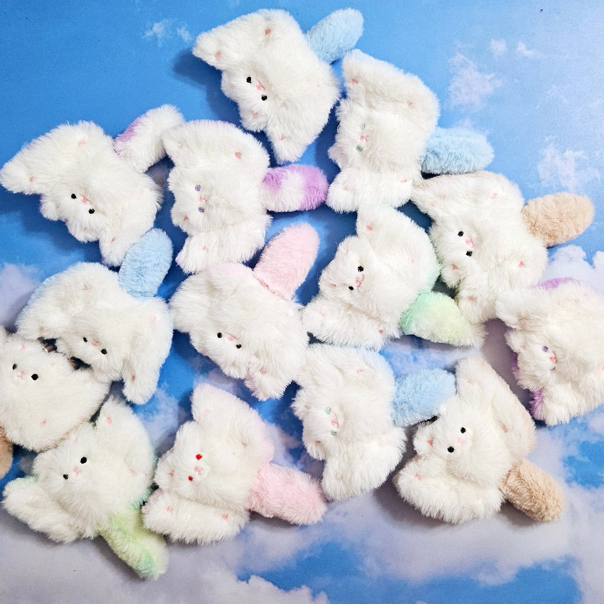 알티 이벤 🩵
모두 고생하셨어요 ㅠㅠ
기분이 하늘 높이 날아갈듯 좋아서 RT 해주신 한분 추첨하여 원하시는 쪼끄미 하늘다람쥐 한마리를 보내드려요~
당발 16일 저녁🍀