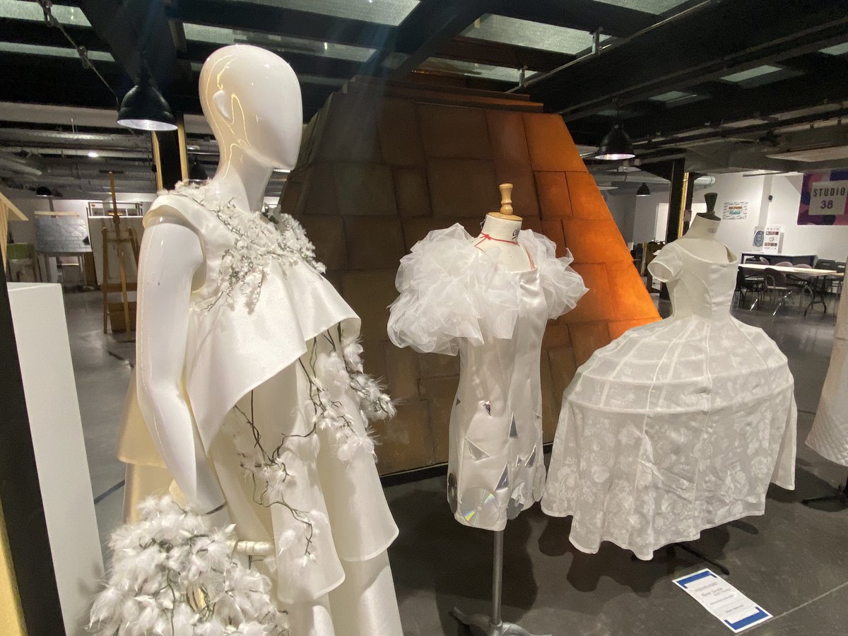 Visite du Studio 38, lieu éphémère de présentation de la #voiepro à Paris.

🚨Venez découvrir jusqu’au 20/12 la richesse exceptionnelle de nos Lycées professionnels.

🎁 Et profiter de la boutique de noël dès produits fabriqués par les lycéen.ne.s

<a href="/Academie_Paris/">Académie de Paris</a>