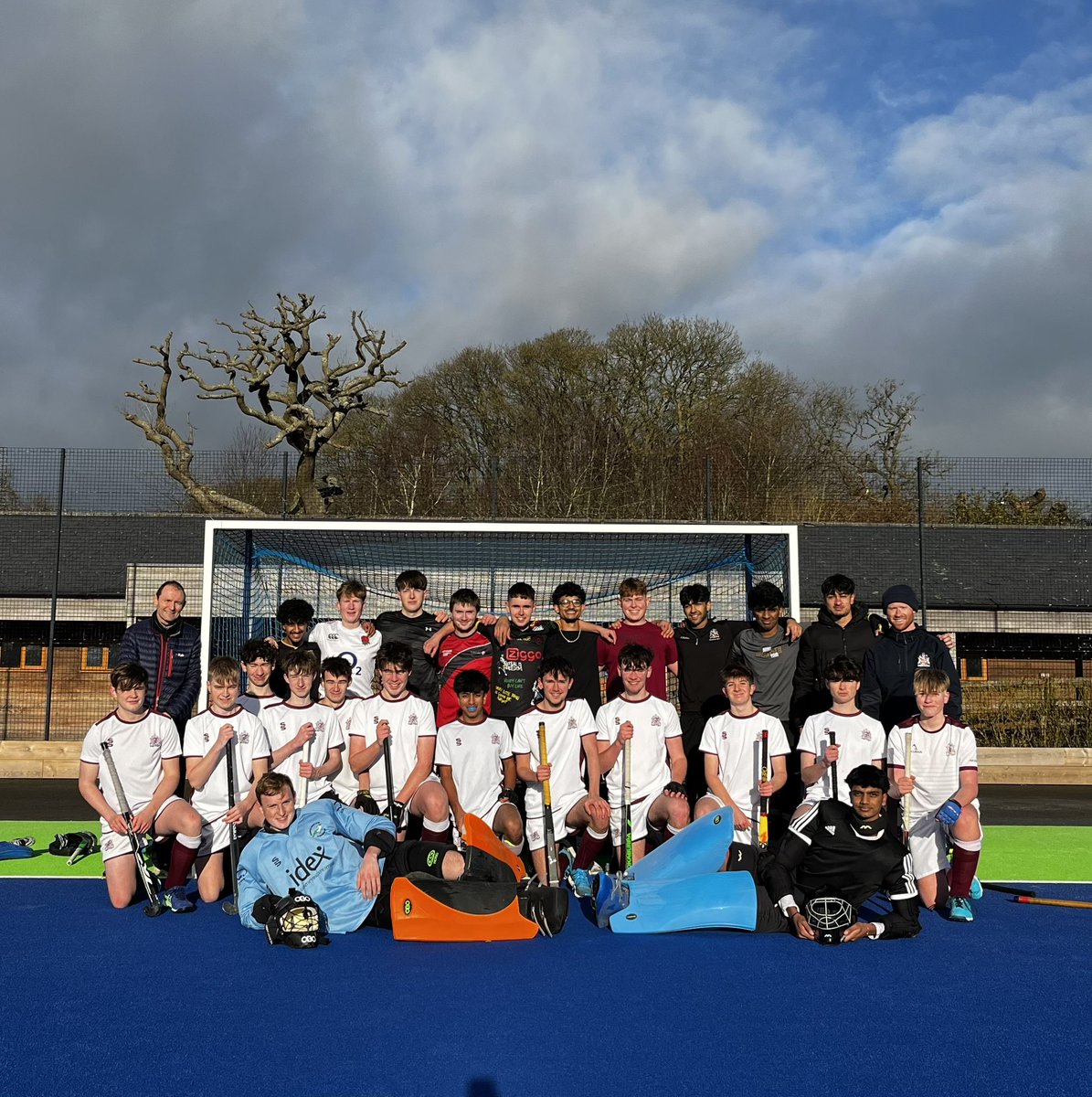 Great game this morning between the current school 1st XI squad and Old Boys hockey team. Congratulations to the school team who won 4-2! 
#HabsAdamsHockey