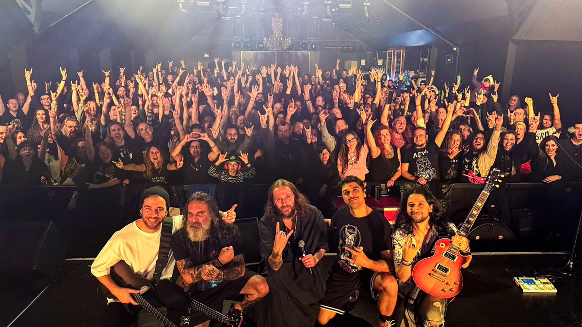 Thank you for an amazing night, Toulouse! 
You filled our hearts with love and hope. We promise you that the next time won't take so long!

Tonight, we'll play our SOLD-OUT concert in Nantes, France! 🇫🇷