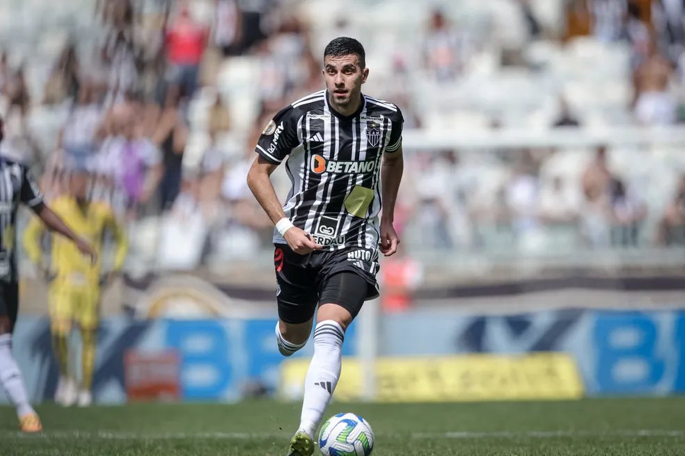 Um bastidores para vocês: Battaglia é um dos líderes deste elenco. O argentino ficou MUITO incomodado com a postura de alguns atletas do elenco no final dessa temporada. Na visão dele, faltou mais empenho de alguns atletas. 

É um cara que cobra demais no dia a dia no clube.