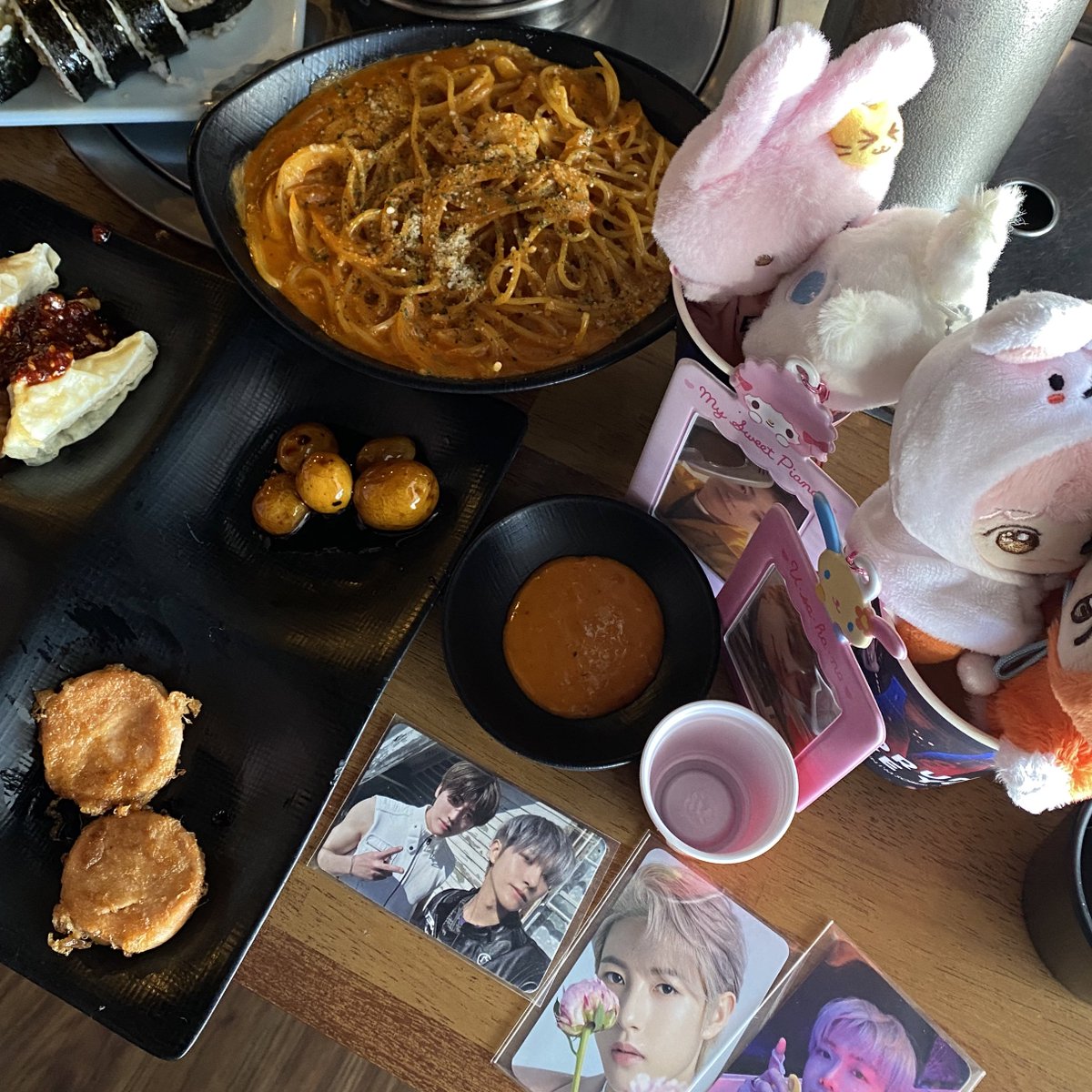 rnjuner's tweet image. graduate na’t lahat lahat si carson kay gio pero si user rnjuner never na gagraduate sa renmin 🛐

#JaemrenDrunkInLove