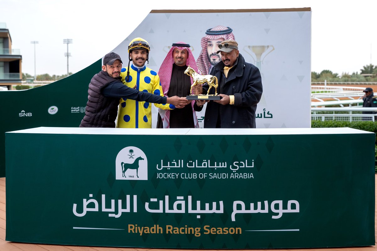 الشوط الثاني - الحفل 66 

برعاية أمريكان إكسبريس السعودية🏆 
<a href="/AmexKsa/">American Express Saudi Arabia</a> 

الأستاذ فهد مبارك القثامي الرئيس التنفيذي لأمريكان إكسبريس السعودية يقدم الجائزة إلى الأمير عبدالعزيز بن مساعد بن سعود بن عبدالعزيز 

الجواد الفائز : قطاع شرع🏇

ألف مبروك 👏🤩
 
#نادي_سباقات_الخيل