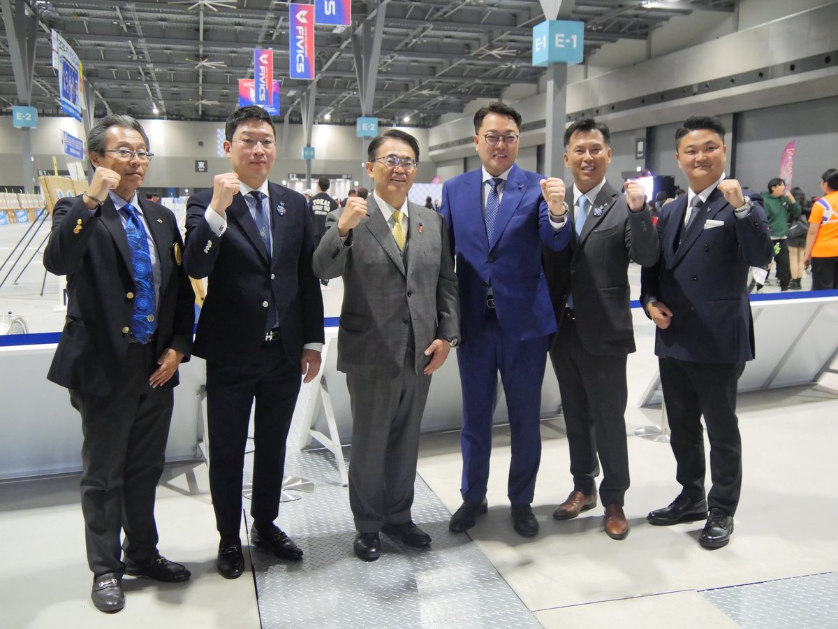 ohmura_jimusho_'s tweet photo. ⑤大会を主催された、 #愛知県アーチェリー協会 の鈴木会長、アーチェリー用品メーカー・ #FIVICS のベク・ションデCEO始め皆様と。
大会のご盛会をお慶び申し上げます。 https://t.co/5qMMEPrnpV