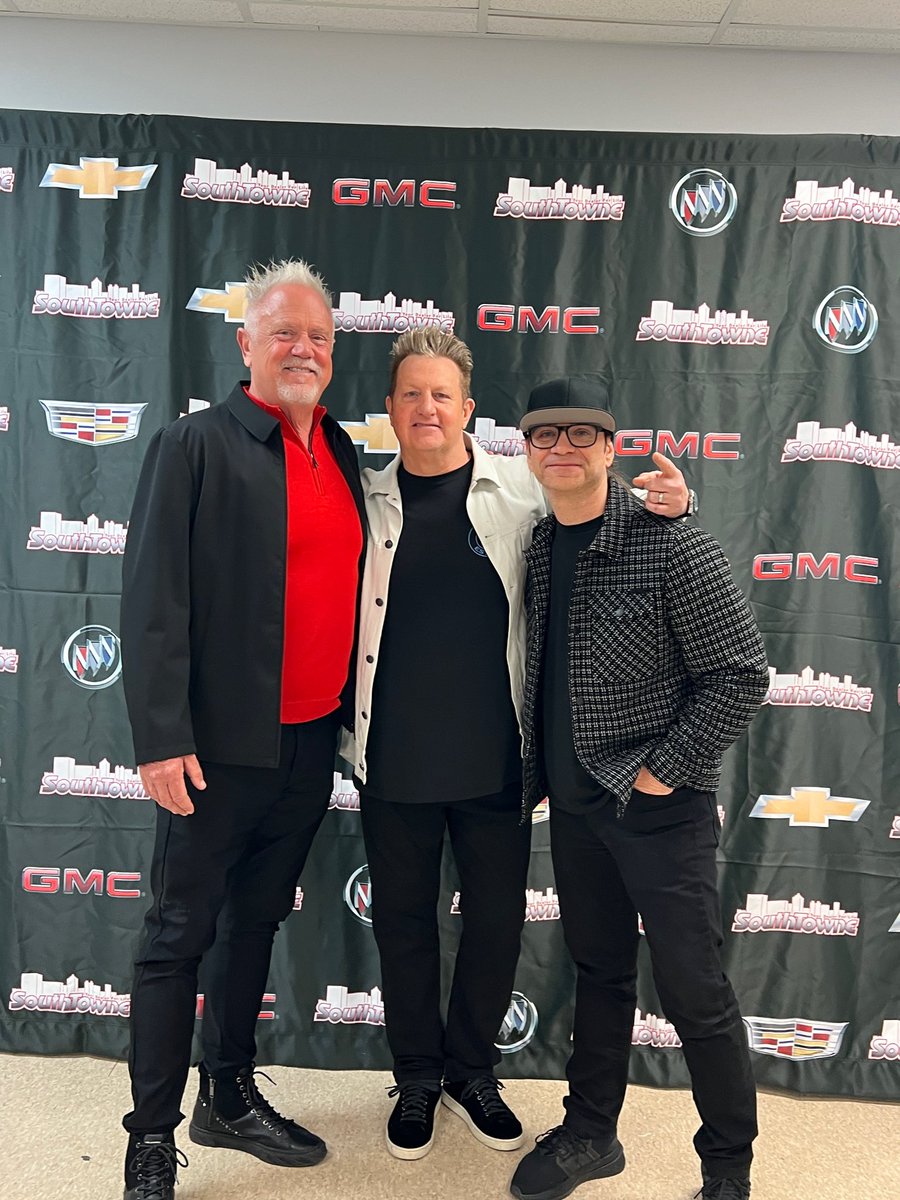 Rendy Lovelady (@producerjam) on Twitter photo What a night at <a href="/SouthtowneGM/">Southtowne Motors of Newnan</a> Christmas Party with <a href="/GaryLevox/">Gary Levox</a> bringing the house down. He is a true gifted voice. Thanks Bill for the amazing hospitality What a night at <a href="/SouthtowneGM/">Southtowne Motors of Newnan</a> Christmas Party with <a href="/GaryLevox/">Gary Levox</a> bringing the house down. He is a true gifted voice. Thanks Bill for the amazing hospitality