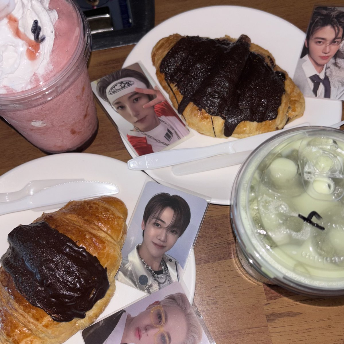 pldklm's tweet image. arrived late but it’s still an event i’ll never forget, thank you directors &amp;amp; jaemrenists !💖💛

୭ ✧ ˚ #JaemrenDrunkInLove @427studios