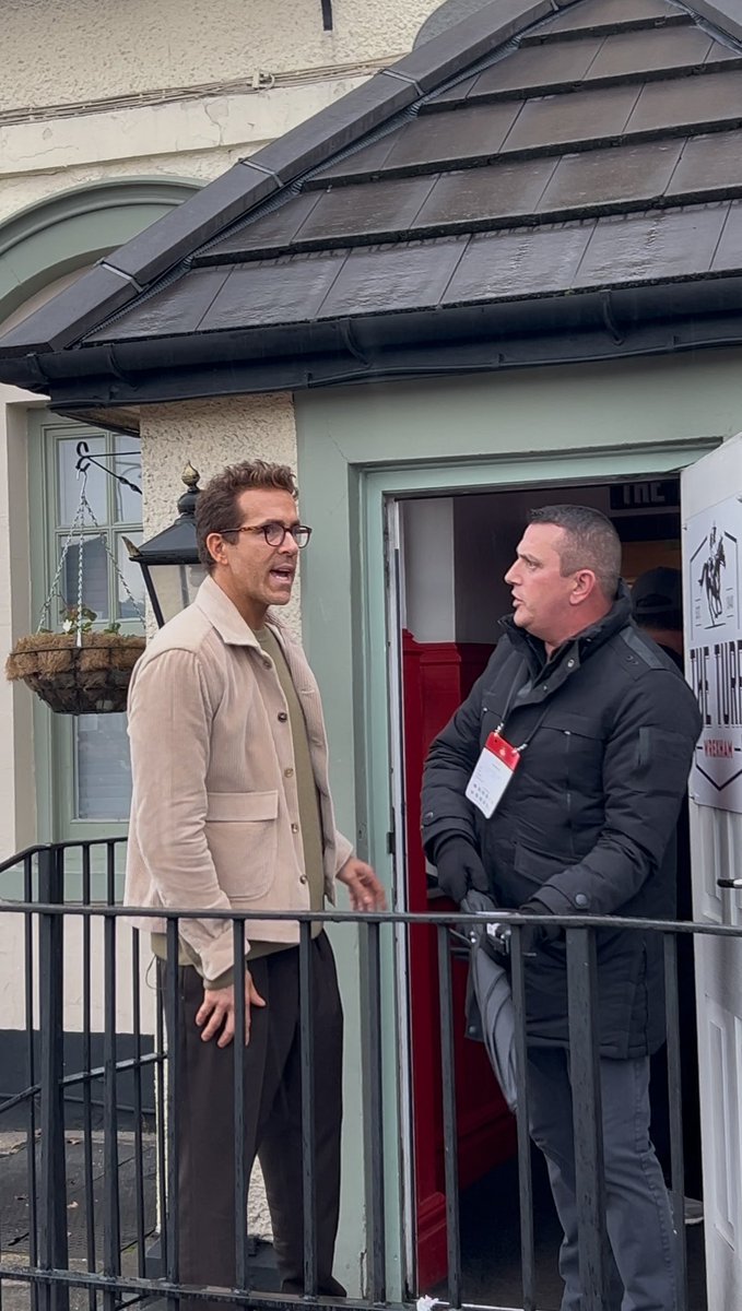 jackbeeton02's tweet photo. Just seen Ryan Reynolds!! #camutd https://t.co/z9fXVeRYSY