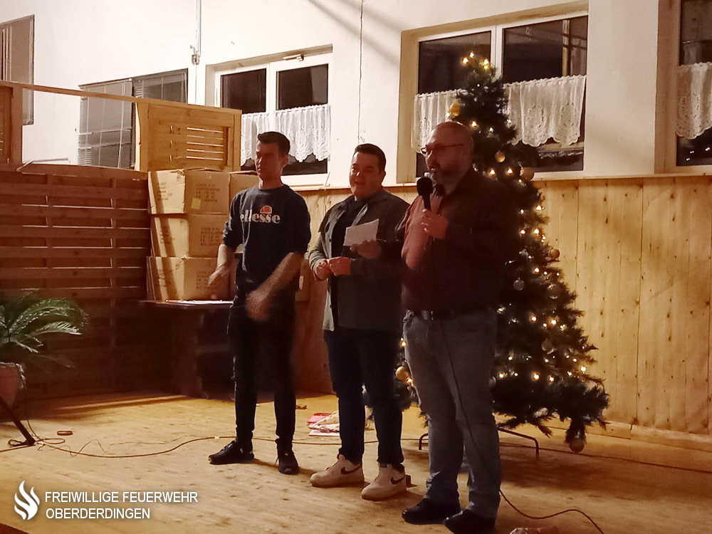 Nach einem einsatz- und arbeitsreichen Jahr ist es bei der Abteilung Oberderdingen guter Brauch, zum Jahresende gemeinsam zu feiern! Und so waren die Mitglieder der Einsatzabteilung mit ihren Partner*innen am Freitag zur Weihnachtsfeier eingeladen.
Mehr: ogy.de/8jap