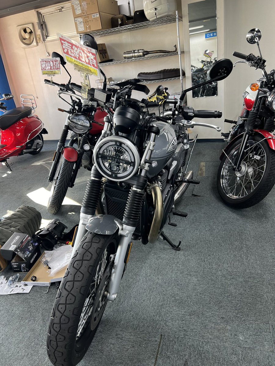 M3c5Q's tweet photo. まだ納車前だけどKaedearのスマホホルダーとバイザー取り付けてみた
バイザーの主張強いから外しちゃうかも💦
あった方が見やすいのは確かだけどなぁ
#Cromwell1200
#BRIXTON
#バイク https://t.co/wbjewvQHSa