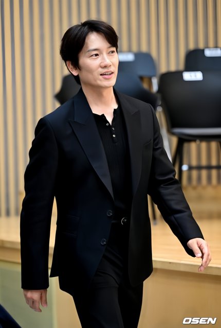 yosze90's tweet photo. @kdrama_menfess Ji-Sung sm Seohen, list actor actress terbaik versi gue klo disatuin pasti keren. Sama-sama top markotop aktingnya. Genre Melodrama oke bgt 22nya jago nangis. https://t.co/zchJ89dKvM