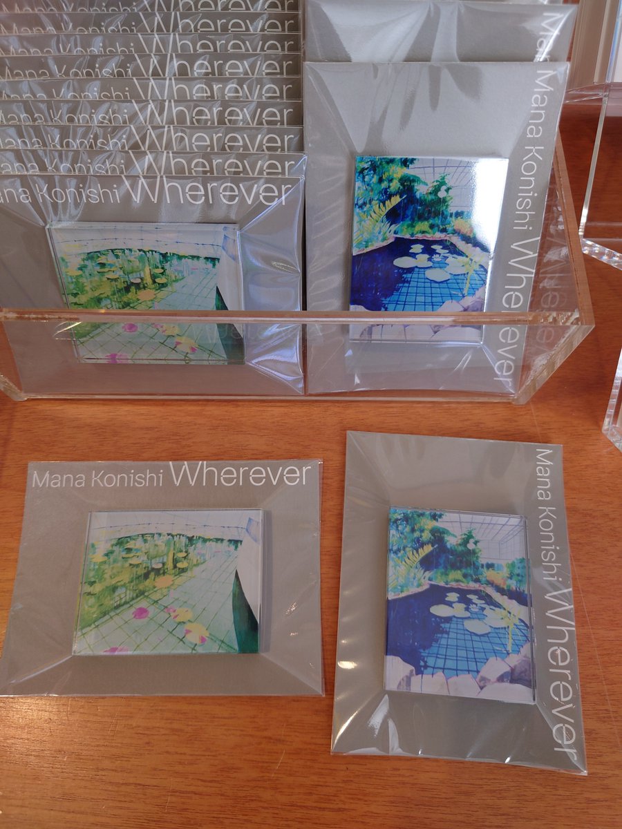 小西真奈 Wherever」展のミュージアムグッズです。 アクリルマグネット