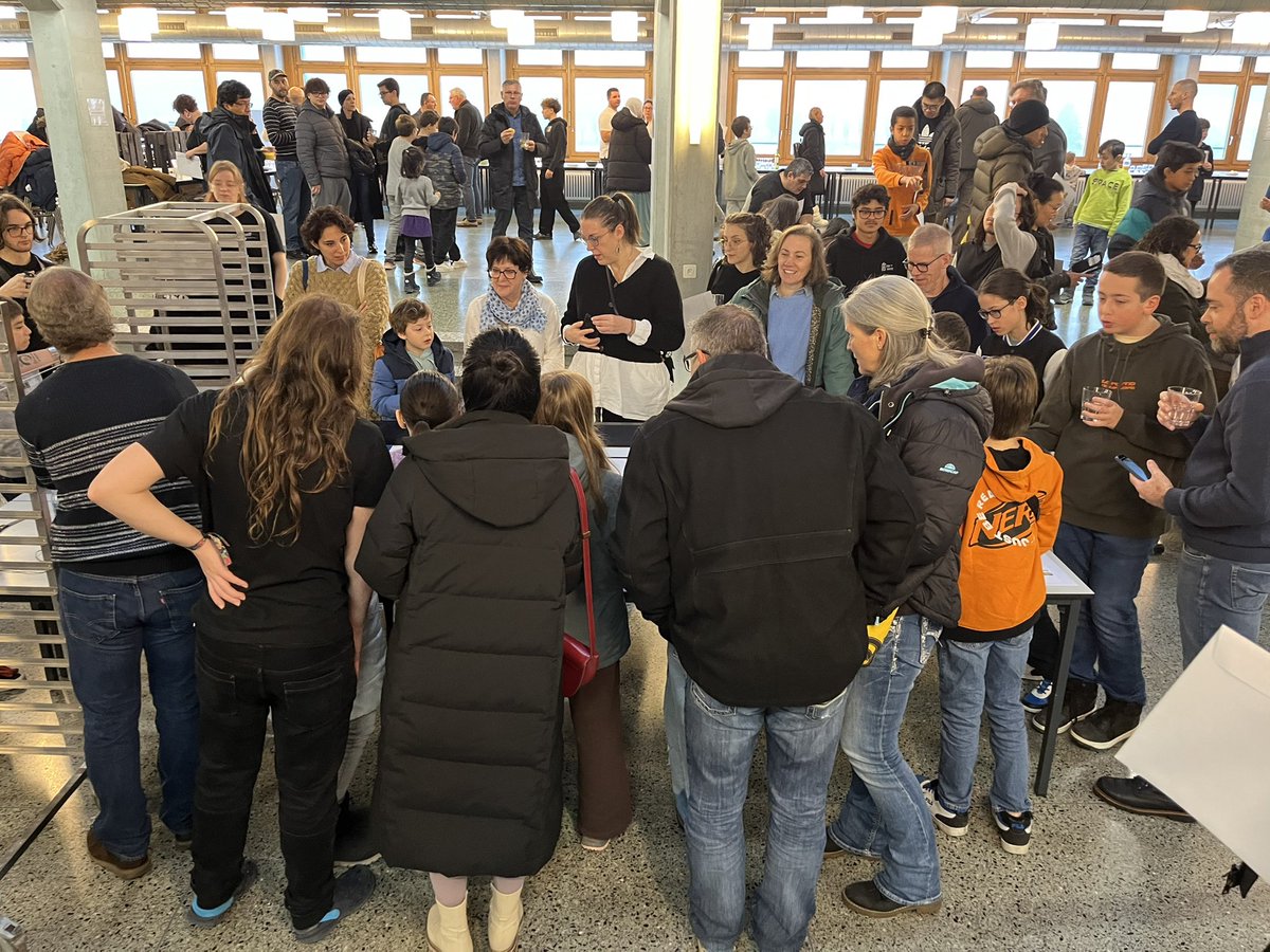 EPFL_SPS's tweet image. Aujourd’hui a eu lieu la cérémonie de remise des attestations des cours « Les robots, c’est l’affaire des filles » et « Construire et programmer un robot » au ceff INDUSTRIE à St-Imier. Une belle collaboration entre l’@EPFL et le ceff! Bravo aux jeunes qui ont suivi ces cours.