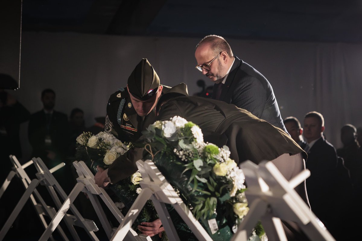 80 years ago, the Battle of the Bulge claimed the lives of 19,000 American soldiers. 

A brutal battle, fought in the cold and suffering, to defend freedom against the Nazi offensive.

Their courage and sacrifice still resonate today: peace has a price.

#BattleoftheBulge