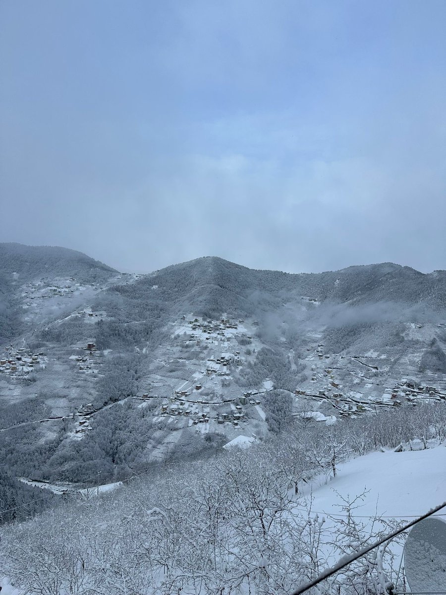 fotinosdan's tweet photo. Çaykara Fotinosumuz’dan kar manzaraları.❄️
📍 Kabataş Üst Kaban
📷@Ensarpektas61 https://t.co/biGJiPiMC6