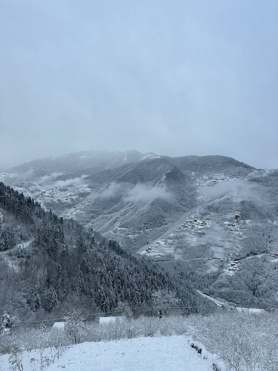 fotinosdan's tweet photo. Çaykara Fotinosumuz’dan kar manzaraları.❄️
📍 Kabataş Üst Kaban
📷@Ensarpektas61 https://t.co/biGJiPiMC6