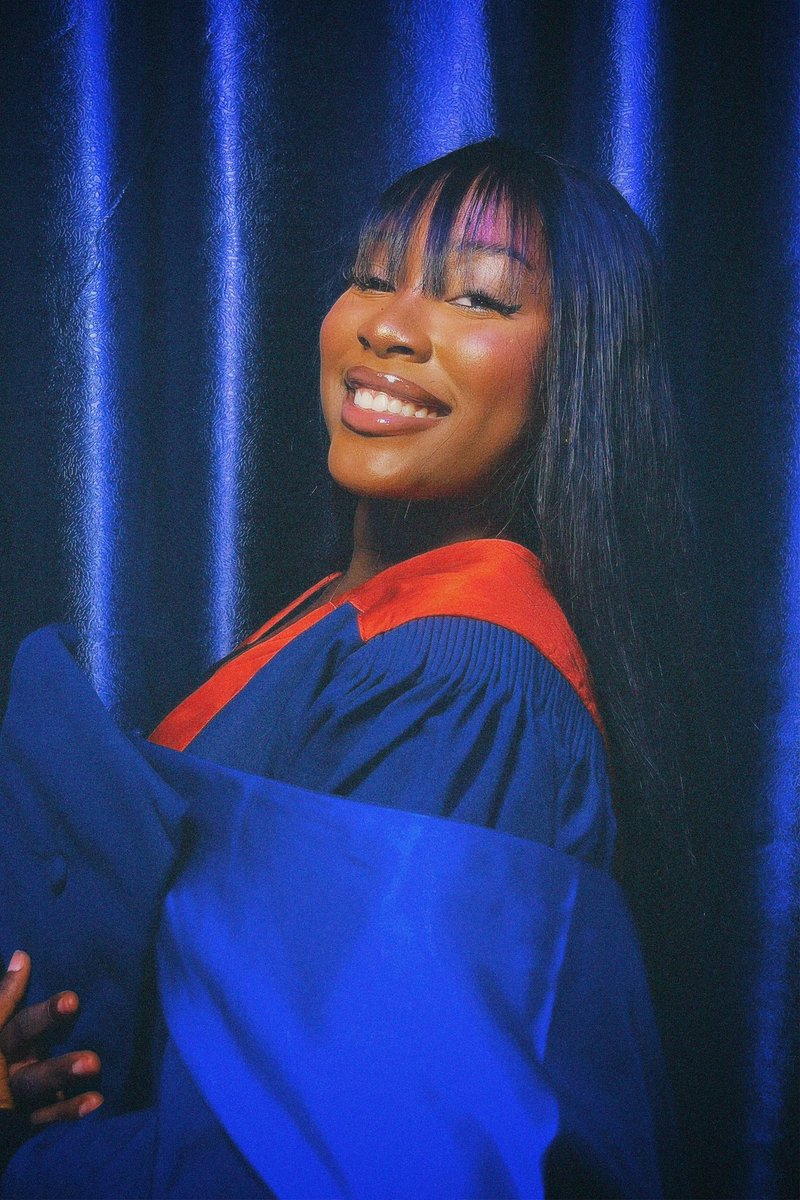 DefolahBby's tweet image. Graduate at 20! I’m blessed.
Bsc(Hons). Chemistry Bagged🎓