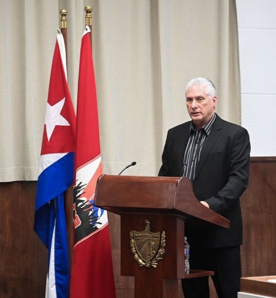 MINSAPCuba's tweet photo. La unidad es nuestra principal arma estratégica; ha permitido a esta pequeña isla salir airosa en cada desafío; sustenta la vocación internacionalista de nuestro pueblo y sus proezas en otras tierras del mundo, siguiendo la máxima martiana de que patria es humanidad.🗣@DiazCanelB https://t.co/dLiwuvuW1m