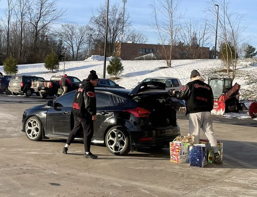 Kim Layman-Vujaklija (@kvujaklija) on Twitter photo Chardon football players delivered 150 bags of food to the homebound in Geauga County early this morning. <a href="/topperfb/">Chardon Hilltopper Football</a> <a href="/ChardonSchools/">Chardon Schools</a> <a href="/toppernation/">CHS Athletics™</a> <a href="/CityofChardon/">City of Chardon</a> Chardon football players delivered 150 bags of food to the homebound in Geauga County early this morning. <a href="/topperfb/">Chardon Hilltopper Football</a> <a href="/ChardonSchools/">Chardon Schools</a> <a href="/toppernation/">CHS Athletics™</a> <a href="/CityofChardon/">City of Chardon</a>