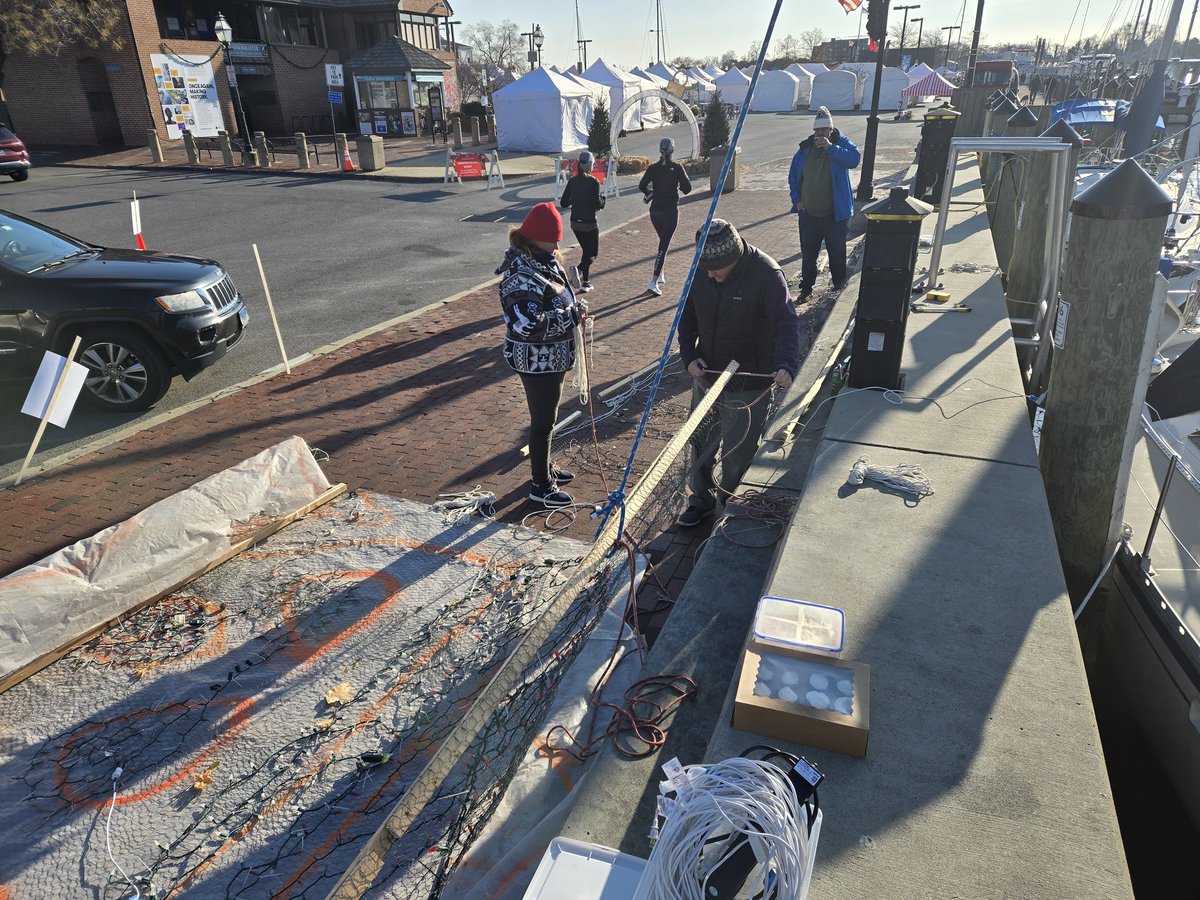 rubrics4life's tweet photo. Decorations are up so it's time for lunch. Parade starts as 5pm. Come on down.
#AnnapolisBoatParade #FriendsWithBoats https://t.co/SZ9vsKTTye