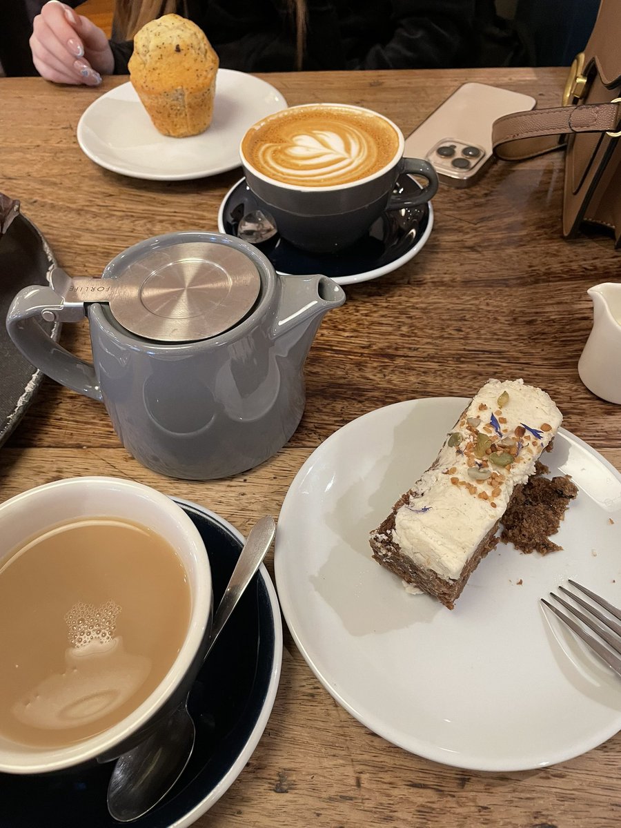 Best way to start a shopping day with Dora. Ready to go find the perfect present 
@waterstones