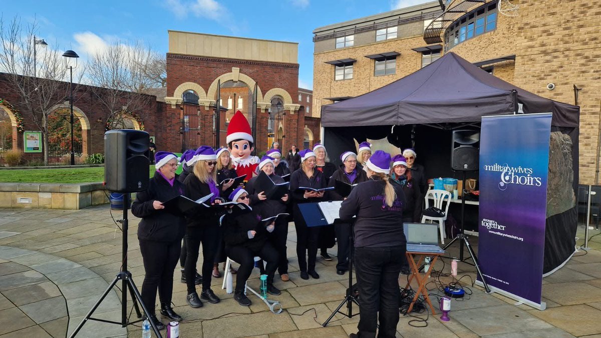 Marshall’s yard at Gainsborough invited us along to sing today as part of their Christmas entertainment.🎄
We gladly accepted and whilst is was a bit chilly it was a very enjoyable event!
Thankyou for inviting us and thankyou for the lovely comments from the audience 💜