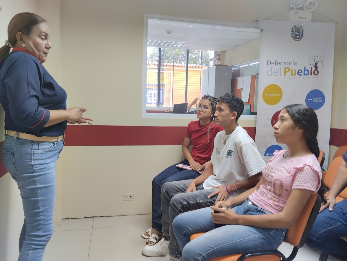 La Defensora Delegada del Pueblo, Abog. Dulce Mirabal Hernández, Continúa con el curso: por un ambiente  saludable dictado dirigido a estudiantes de distintas instituciones educativas publicas y privadas.
<a href="/Defensoria_Vzla/">Defensor del Pueblo</a> <a href="/DdPMiranda/">Defensoría del Pueblo / Miranda</a>